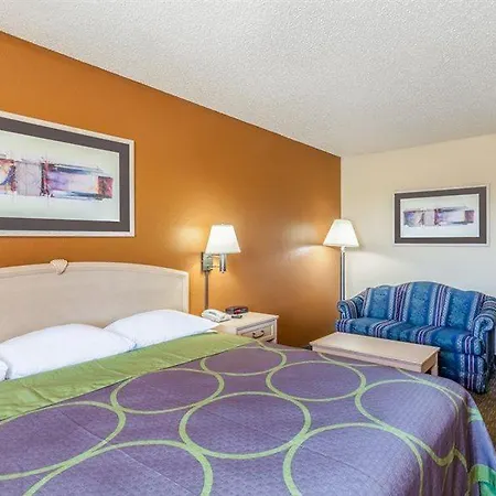 Hotel Super 8 By Wyndham Charlotte/amusement Park Area