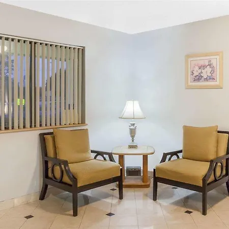 Hotel Super 8 By Wyndham Charlotte/amusement Park Area Charlotte