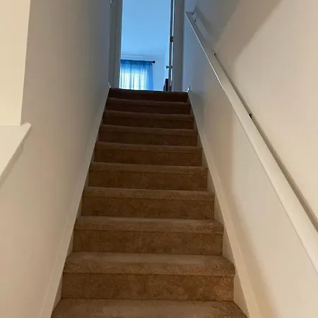 Holiday home Spacious & Family Friendly 3br | 10 Min To Uptown