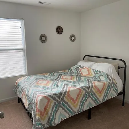 Spacious & Family Friendly 3br | 10 Min To Uptown Holiday home *