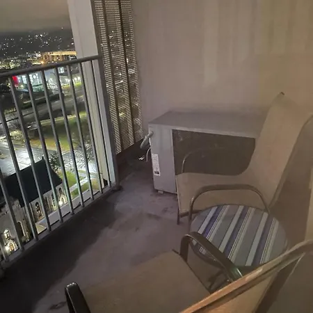 Apartment Luxurious 1br Uptown Highrise/ Balcony With View! *