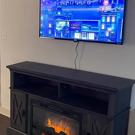 Luxurious 1br Uptown Highrise/ Balcony With View! Apartment