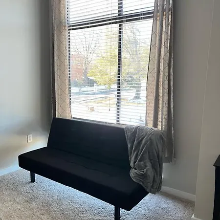 Uptown Townhouse -wifi-10 Min Walk To Spectrum Center Apartment *