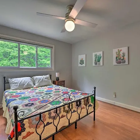 Cozy Retreat With Yard About 5 Mi To Dtwn * Charlotte