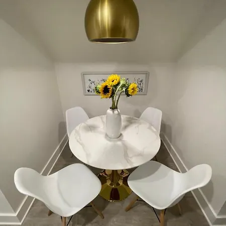 Luxury In Eastover... Close To Everything! Hotel
