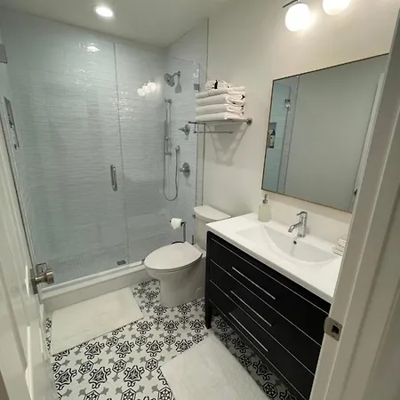 Luxury In Eastover... Close To Everything! Hotel Charlotte