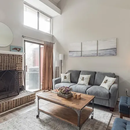 Modern Cozy Townhome