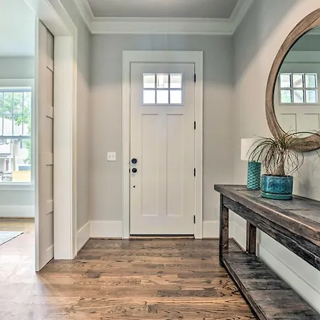 Holiday home Modern ~ 4 Mi To Downtown! Charlotte