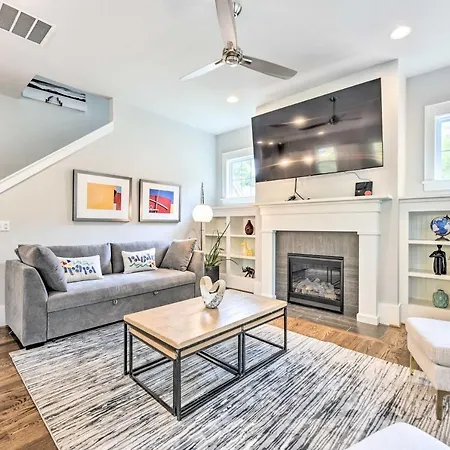 Holiday home Modern ~ 4 Mi To Downtown!