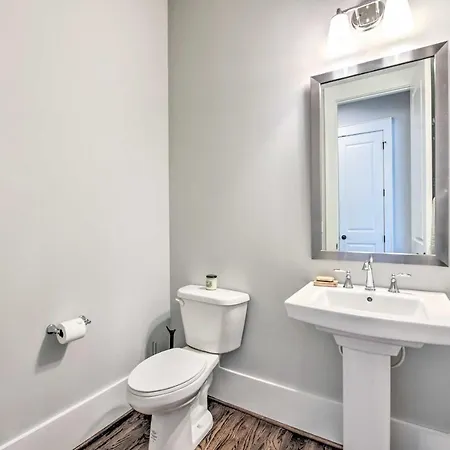 Modern ~ 4 Mi To Downtown!