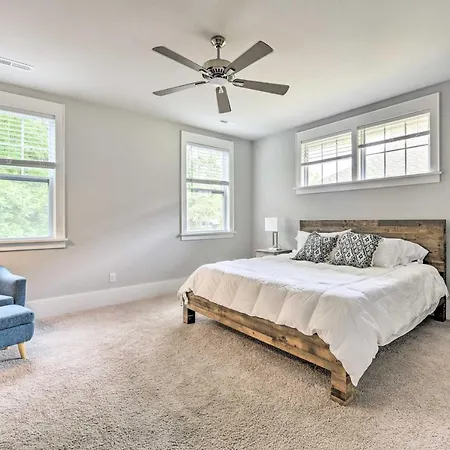 Holiday home Modern ~ 4 Mi To Downtown!
