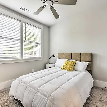 Modern ~ 4 Mi To Downtown! Holiday home