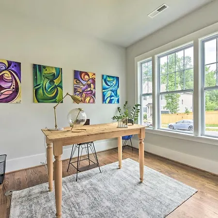 Holiday home Modern ~ 4 Mi To Downtown!