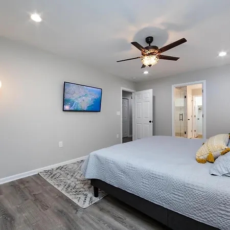 Brandnew Spacious 4 Bedroom House Minutes To Uptown