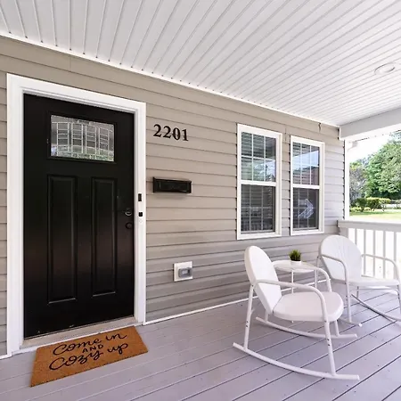 Brandnew Spacious 4 Bedroom House Minutes To Uptown Holiday home Charlotte