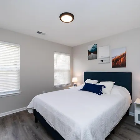 Brandnew Spacious 4 Bedroom House Minutes To Uptown *