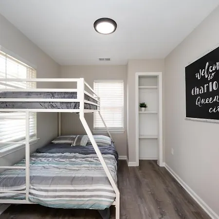 Brandnew Spacious 4 Bedroom House Minutes To Uptown * Charlotte
