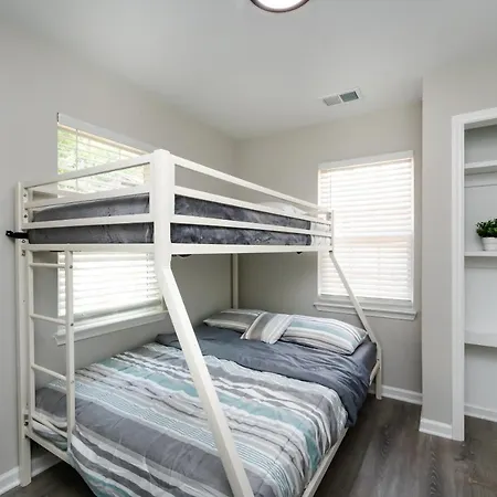 Brandnew Spacious 4 Bedroom House Minutes To Uptown * Charlotte