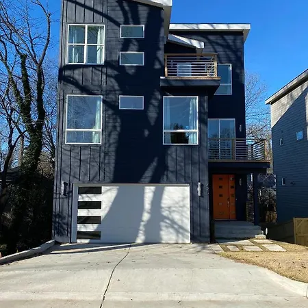 Entire Close To Boa Stadium & Holiday home