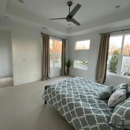 Holiday home Entire Close To Boa Stadium & Charlotte