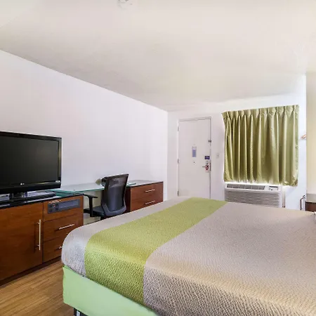 Econo Airport Near Billy Graham Parkway Hotel 2*