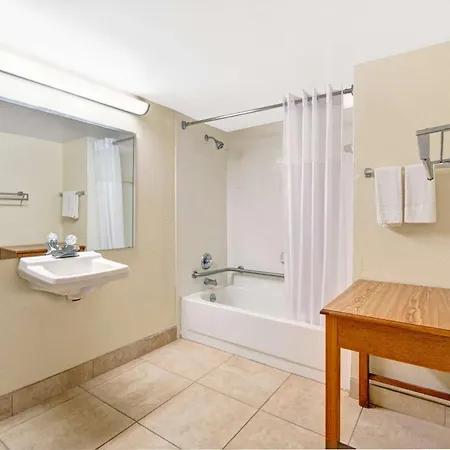 Days By Wyndham Northlake 2*