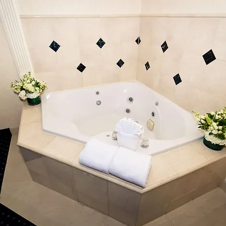 Hilton Garden Uptown Hotel