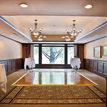 Dunhill Hotel 4*