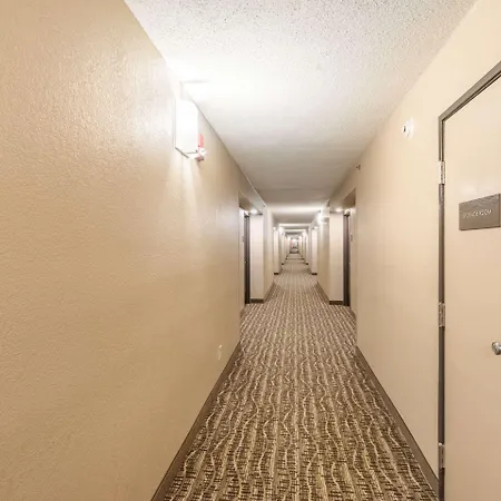 Comfort Airport Uptown Inn 3*