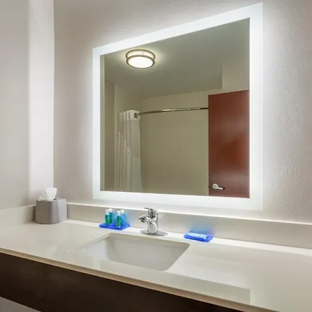 Express Arrowood By Ihg 2*