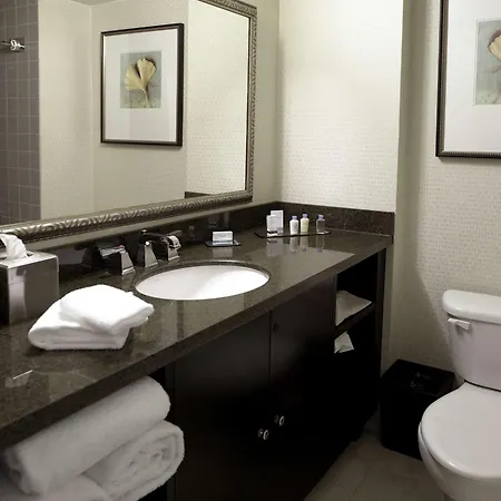 Hotel Doubletree By Hilton Airport