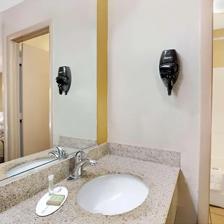 Super 8 By Wyndham Downtown Area Motel Charlotte