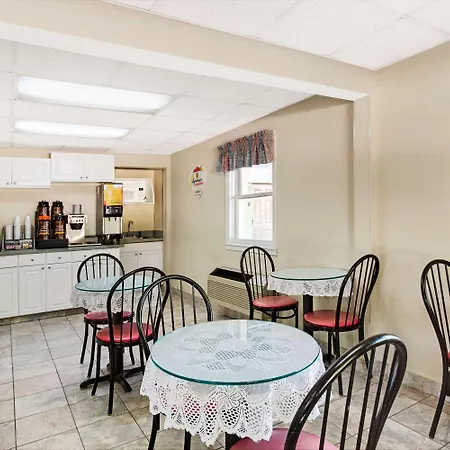 Super 8 By Wyndham Downtown Area Motel