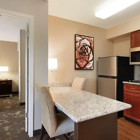 Hotel Homewood By Hilton Airport