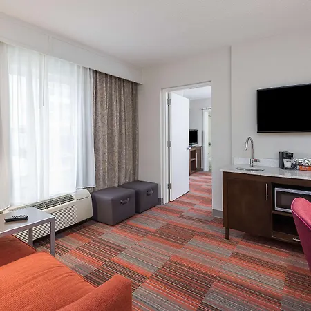 Hampton Uptown Hotel 3*