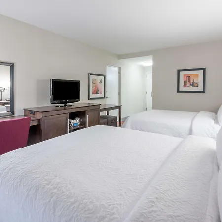 Hampton Uptown 3*