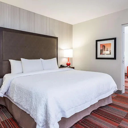 Hampton Uptown Hotel 3*