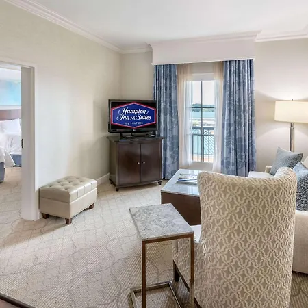 Hotel Hampton & South Park At Phillips Place 3*