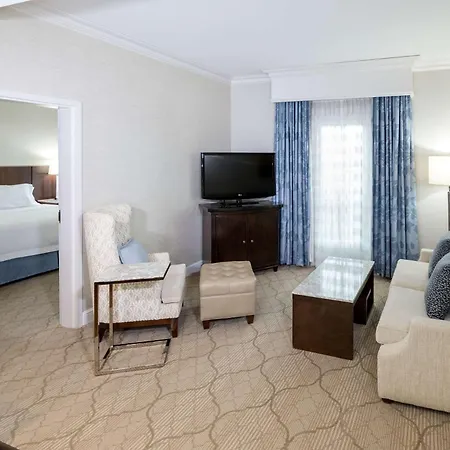 Hotel Hampton & South Park At Phillips Place 3*