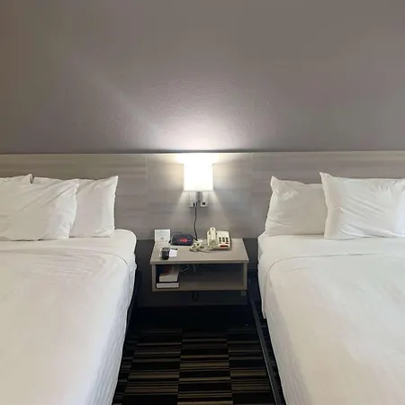 Microtel By Wyndham Airport Hotel 3*