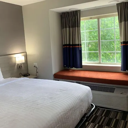 Hotel Microtel By Wyndham Airport