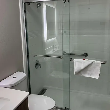 Hotel Microtel By Wyndham Airport 3*