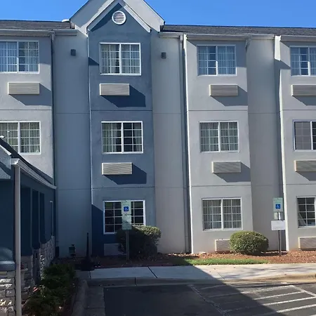 Hotel Microtel By Wyndham Airport 3*