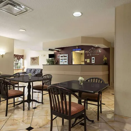 Hotel Microtel By Wyndham Airport 3*