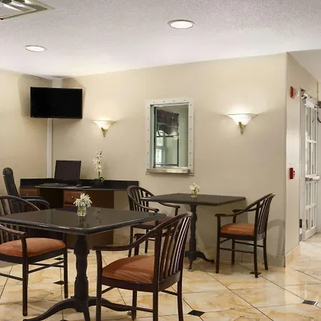 Microtel By Wyndham Airport Hotel