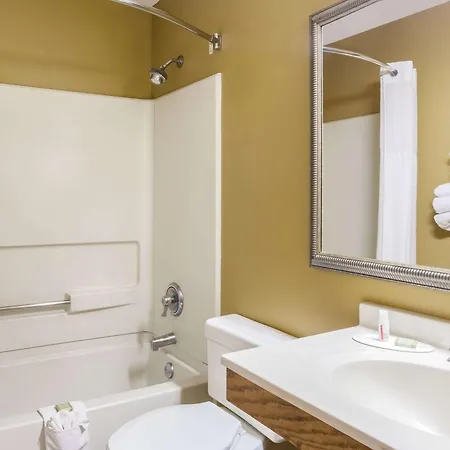 Super 8 By Wyndham Charlotte/amusement Park Area Hotel *