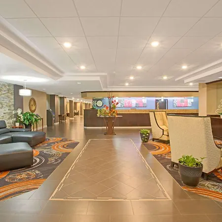 Ramada Plaza By Wyndham South End Airport Hotel 3*