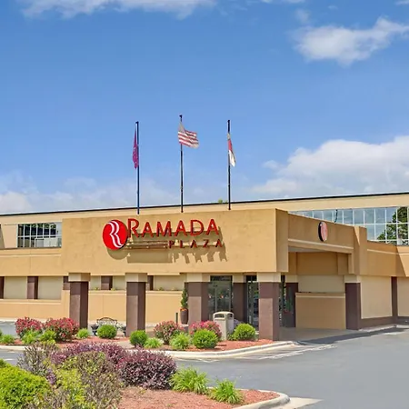 Ramada Plaza By Wyndham South End Airport 3*