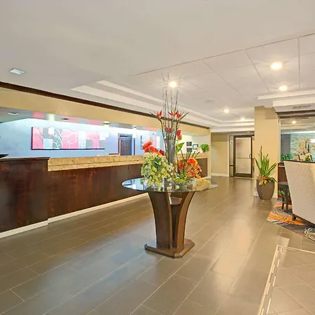 Ramada Plaza By Wyndham South End Airport 3*
