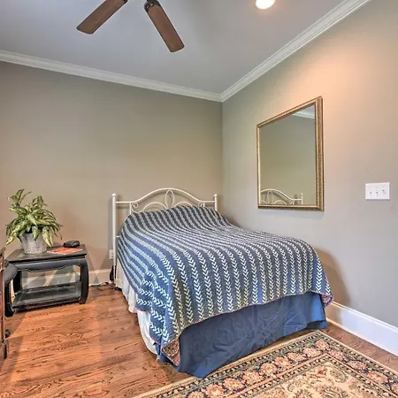 Holiday home 2 Mi To Dtwn: In Noda District Near Unc! *